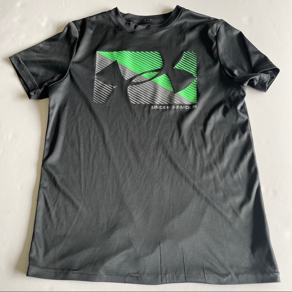 Under Armour top